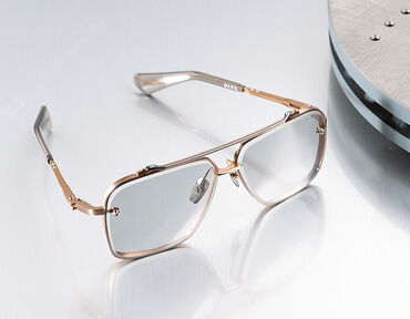 DITA Sonnenbrille inspiriert vom Automobilrennsport getragen von Rehanna